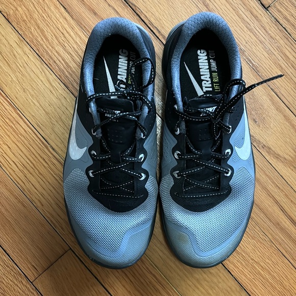 Nike Shoes - Nike Metcon 2